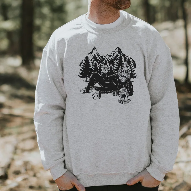 Bigfoot Relaxing Hoodie - Crewneck Sweatshirt for Skier *UNISEX FIT*